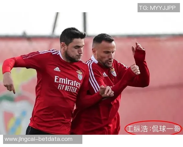 西甲激战巴黎圣日耳曼小胜本菲卡红牌事件引发全场热议与转会猜测