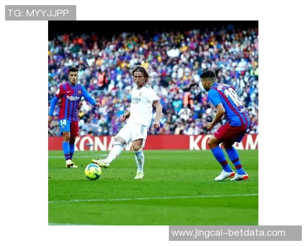 意甲激战莱比锡3-0战胜皇马乌龙球引发争议判罚全场沸腾 意甲激战莱比锡3-0战胜皇马乌龙球引发争议判罚全场沸腾